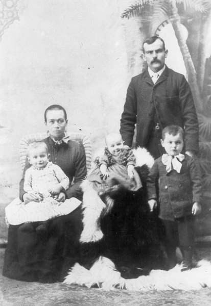 Siebler, William and wife Lena, with Albert, Magdelena Louise & Bill c1895