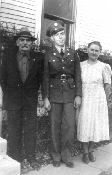 William and wife Hattie with son Roy circa 1942
